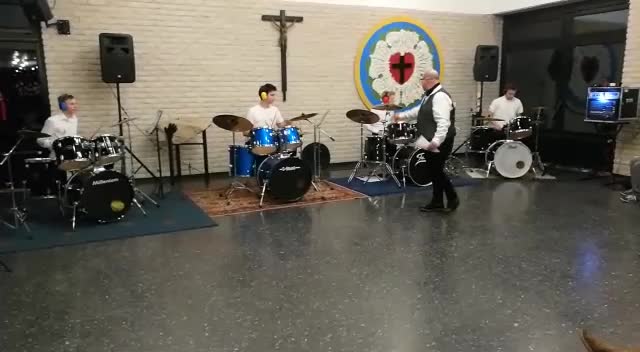 Schüler-Vorspiel 2018 (Drum-Quartett) v.l. Elias, Nico, Sebastian, Seraph